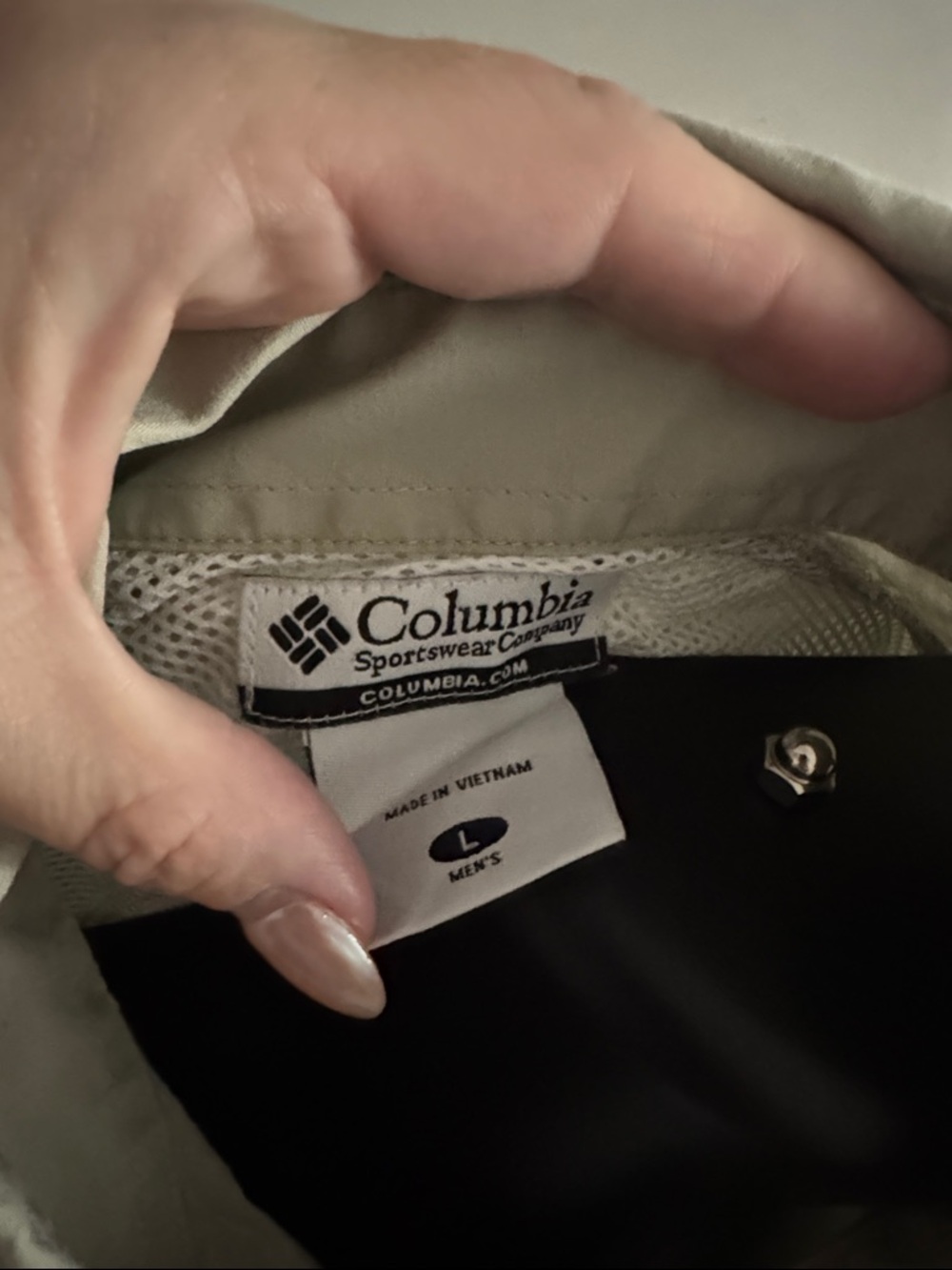 Columbia Light Khaki Fishing Shirt with Fish Graphic - Picture 2 of 7